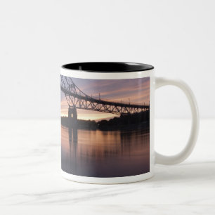 Sagamor-Brücke über den Cape-Cod-Kanal, Zweifarbige Tasse