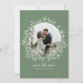 Sage Elegant Botanical Line Wreath Foto & QR Save The Date (Vorderseite)