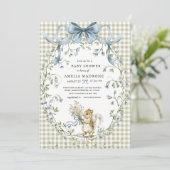 Sage Gingham Woodland Squirrel Baby Shower Einladung (Stehend Vorderseite)