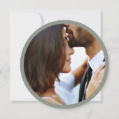 Sage Gray White Elegant Round Photo Save The Date Einladung (Rückseite)