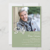 Sage Green 60. Geburtstag Foto Einladung (Vorderseite)