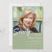 Sage Green 70. Geburtstag Foto Einladung (Vorderseite)