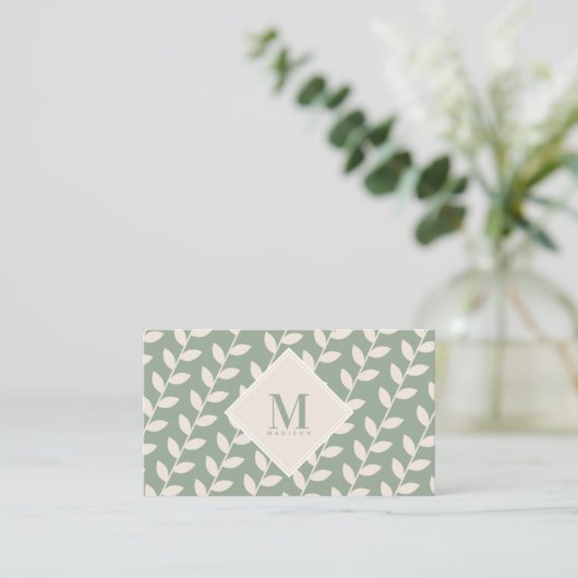 Sage Green 70s Retro Leaf Monogram Initial  Visitenkarte (Stehend Vorderseite)