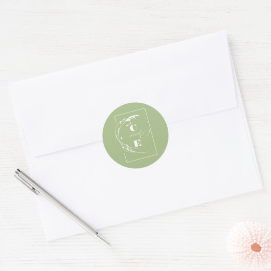 Sage Green and White Monogram Wedding Runder Aufkleber (Umschlag)