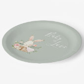 Sage Green Baby Liebe Script Baby Dusche Pappteller (Schrägansicht)