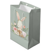 Sage Green Baby Rabbit Elegante Baby Dusche Mittlere Geschenktüte (Vorderseite Schrägansicht)