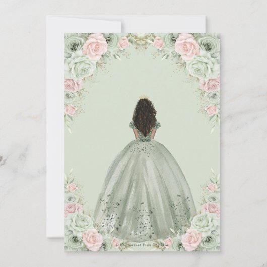 Sage Green Blush Floral Brown Girl Quinceañera Einladung (Rückseite)