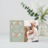 Sage Green Boho Blumenkranz Save the Date Postkarte (Stehend Vorderseite)