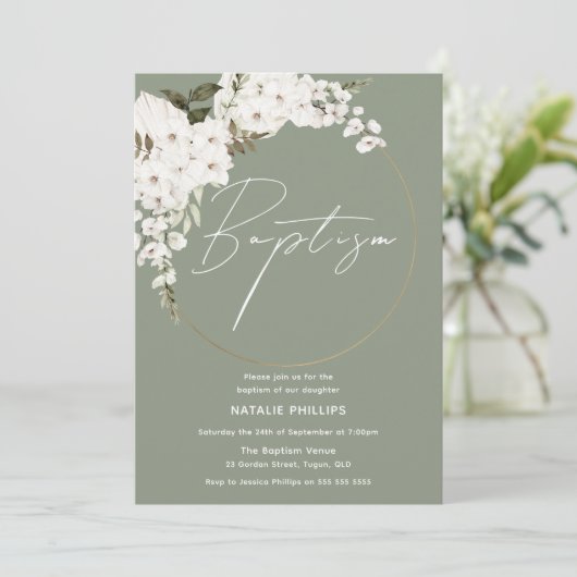 Sage Green Boho White Wreath Boy oder Girl Baptiss Einladung (Stehend Vorderseite)