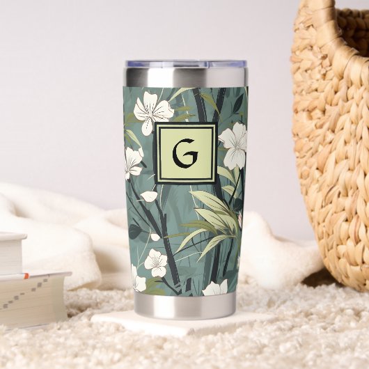 Sage Green Chinoiserie Floral White Initial  Thermobecher (Wohnzimmer (gedreht))