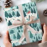 Sage Green Christmas Tree Rotes Weihnachtsfest Geschenkpapier<br><div class="desc">Begeben Sie sich mit unserem "Vintage Christmas Teddy Bears Red Wrapping Paper" in eine vergangene Ära feierlicher Nostalgie. Dieses herzerwärmende Design vereint den zeitlosen Charme der klassischen Feierlichkeiten, die mit bezaubernden Teddybären geschmückt sind, die in der Weihnachtszeit des Jahrgangs geschmückt sind. Der rote Hintergrund Set ist die perfekte Bühne für...</div>