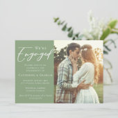 Sage Green Couple Foto Verlobung Ankündigung (Stehend Vorderseite)