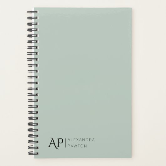 Sage Green Custom Monogram 2025 Planer (Vorderseite)