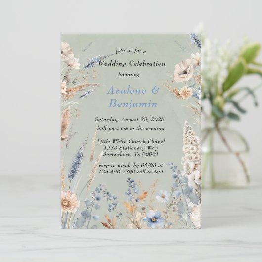 Sage Green & Dusty Blue Wildblumen Hochzeit Einladung (Stehend Vorderseite)