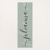 Sage Green Eleganname Script Minimalistisch Custom Yogamatte (Rückseite)