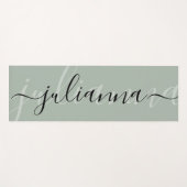 Sage Green Eleganname Script Minimalistisch Custom Yogamatte (Vorderseite (Horizontal))