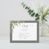 Sage Green Eucalyptus Script Wedding RSVP Einladungspostkarte (Stehend Vorderseite)