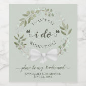Sage Green Eucalyptus Wreath Be my Bridesmaid Weinetikett (Einzelnes Label)