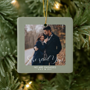Sage Green First Christmas Verlobt Custom Foto Keramikornament