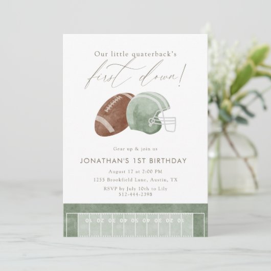 Sage Green First Down Football First Birthday Einladung (Stehend Vorderseite)