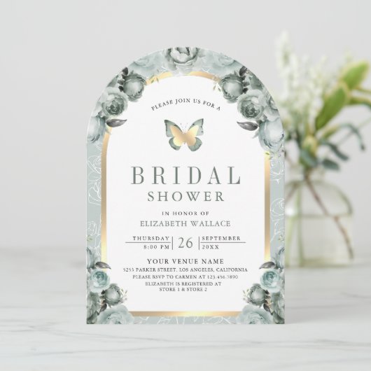 Sage Green Floral Arch Butterfly Brautparty Einladung (Stehend Vorderseite)