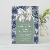 Sage Green Floral Bow Baby Shower Einladung (Stehend Vorderseite)