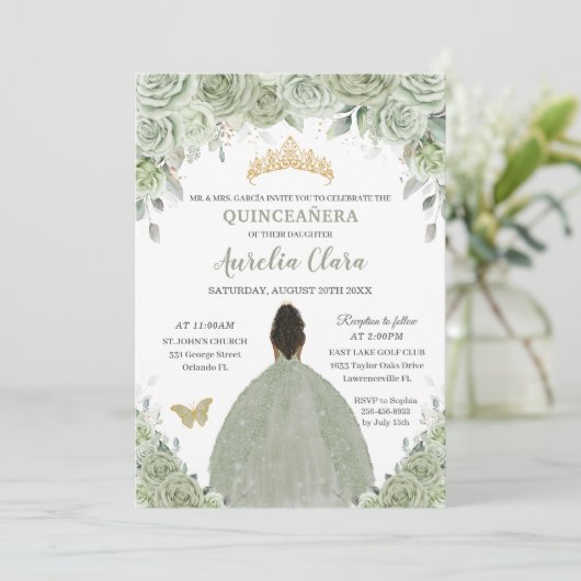 Sage Green Floral Brocess Princess Gold Quinceañer Einladung (Stehend Vorderseite)
