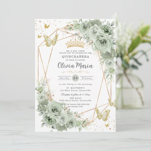 Sage Green Floral Butterfells Gold Quinceañera Einladung (Stehend Vorderseite)