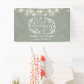 Sage Green Floral Garland Script Hochzeit Banner (Insitu)