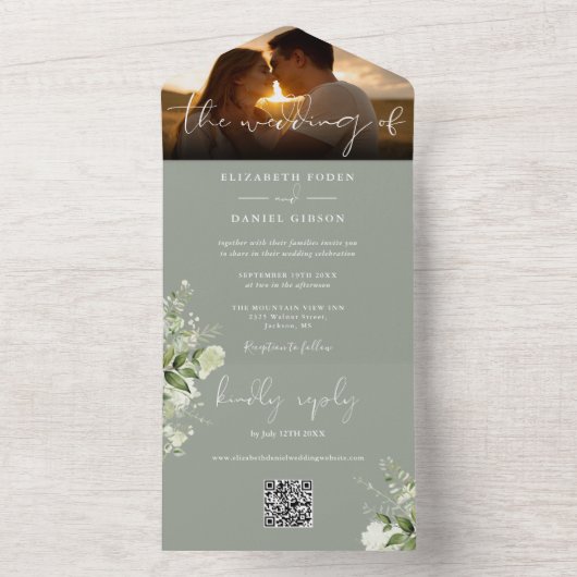 Sage Green Floral Greenery QR Code Hochzeitscodier All In One Einladung (Innen Boden)