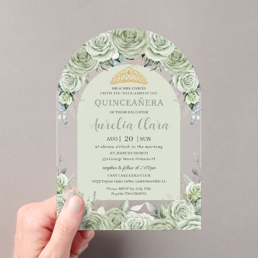 Sage Green Floral Modern Arch Gold Quinceanera Acryleinladungen (Insitu (Handheld))