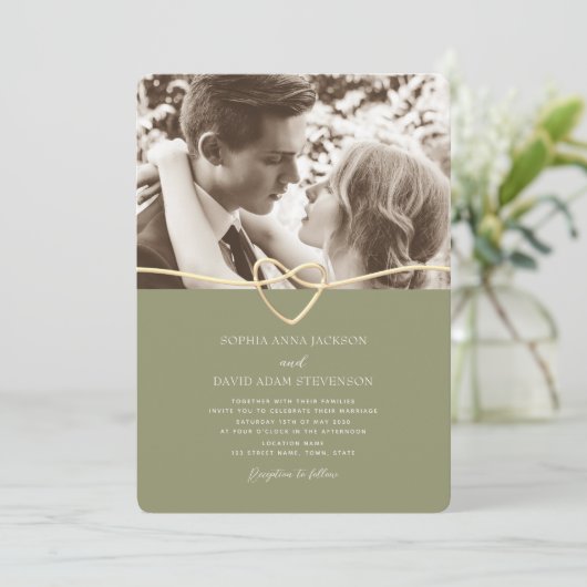 Sage Green Foto Hochzeitseinladung mit QR-Code Einladung (Stehend Vorderseite)