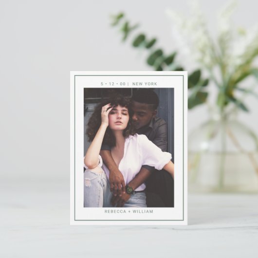 Sage Green Foto Wedding Save the Date Einladung Postkarte (Stehend Vorderseite)