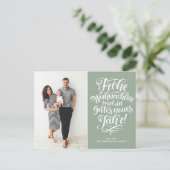 Sage Green Frohe Weihnachten Calligrafy Foto (Stehend Vorderseite)