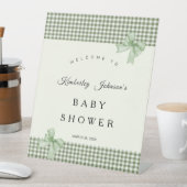 Sage Green Gingham Baby Shower Einladung & Bows Sockelschild (In Situ)
