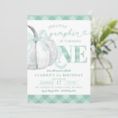 Sage Green Gingham Preppy Pumpkin 1. Geburtstag Einladung (Stehend Vorderseite)