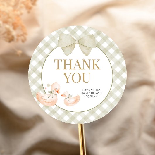Sage Green Gingham Silly Goose Baby Shower Runder Aufkleber