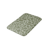 Sage Green Giraffe Print Badematte (Schrägansicht)