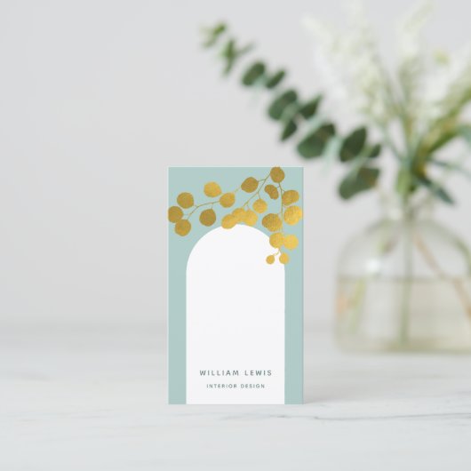 Sage Green Gold Blätter Moderner Arch QR Code Visitenkarte (Stehend Vorderseite)