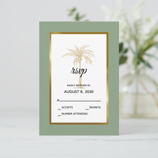 Sage Green Gold Palm Tree Beach Hochzeit RSVP Karte (Stehend Vorderseite)