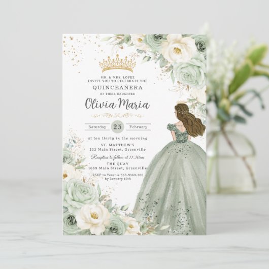 Sage Green Ivory Floral Prinzessin Quinceañera XV Einladung (Stehend Vorderseite)