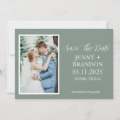 Sage Green Lässig Script Foto Romantisch Save The Date (Vorderseite)