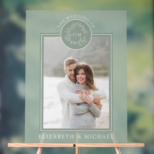 Sage Green Leafy Wappen Monogram Foto Hochzeit Acrylschild (Neutral)