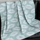 Sage Green Lipstick Kiss Pattern Fleece Blanken