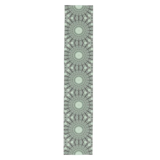Sage Green Mandala mit Leaf Inspiriert Muster Mittelgroßer Tischläufer (Vorderseite)