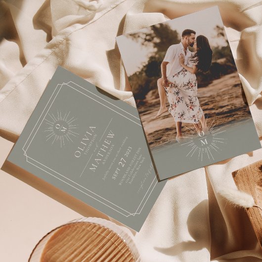 Sage Green Mid Century 70er Monogram Foto Wedding Einladung