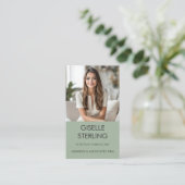 Sage Green Minimal QR Code Foto Modernes Visitenkarte (Stehend Vorderseite)