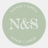 Sage Green Minimalistisch & elegant Bold Initials Runder Aufkleber (Vorderseite)