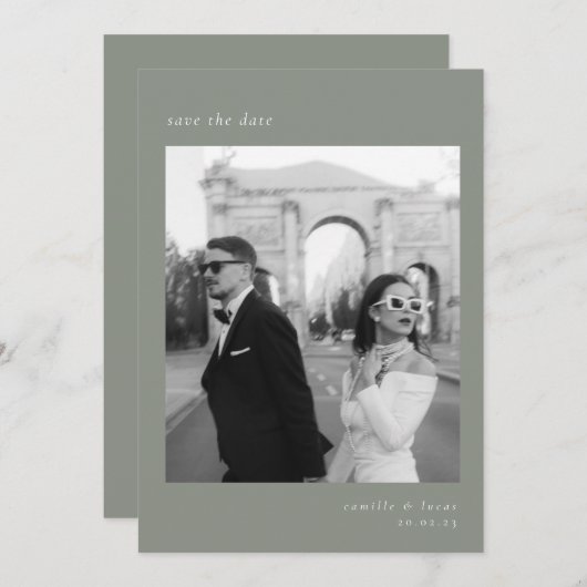 Sage Green Minimalistisch Elegantes Foto Save the Einladung (Vorne/Hinten)
