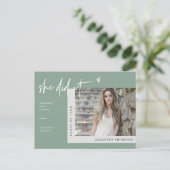 Sage Green Minimalistisch Foto Sie tat es Abschlus Postkarte (Stehend Vorderseite)